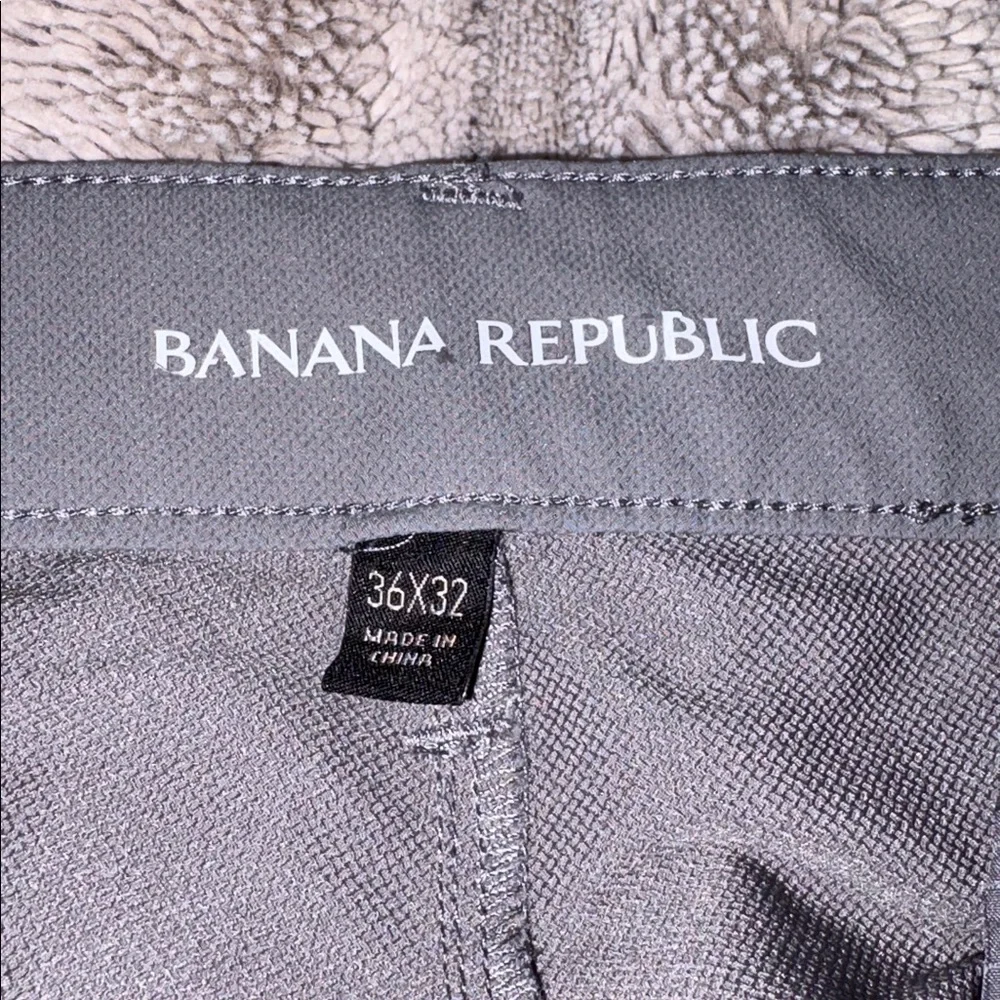 Banana Republic Men's Flat Front Charcoal Chinos. EUC.